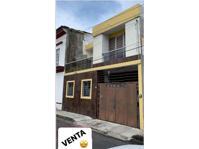 BONITA CASA EN VENTA CON AMPLIOS ESPACIOS EN COLONIA CENTRO COLIMA
