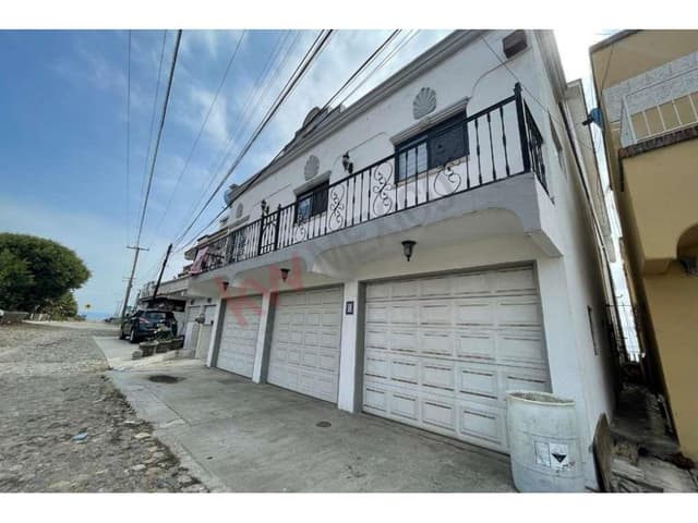 CASA EN VENTA FRENTE AL MAR, CONJUNTO DE 4 DEPARTAMENTOS "OCEANFRONT"