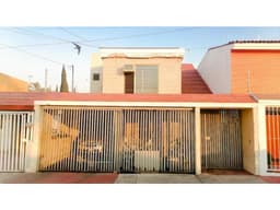 CASA EN VENTA EN PASEOS DEL SOL A 3 MINUTOS DE MARIANO OTERO
