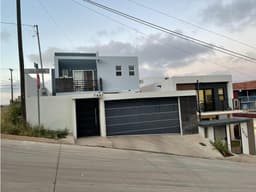 VENTA DE CASA CONTEMPORÁNEA EN COLINAS DE ARAGÓN. ROSARITO.