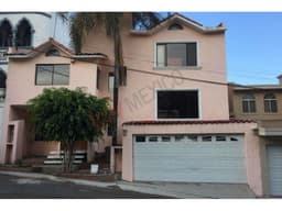 CASA A LA VENTA EN LOMAS DE AGUA CALIENTE 6TA SEC. TIJUANA