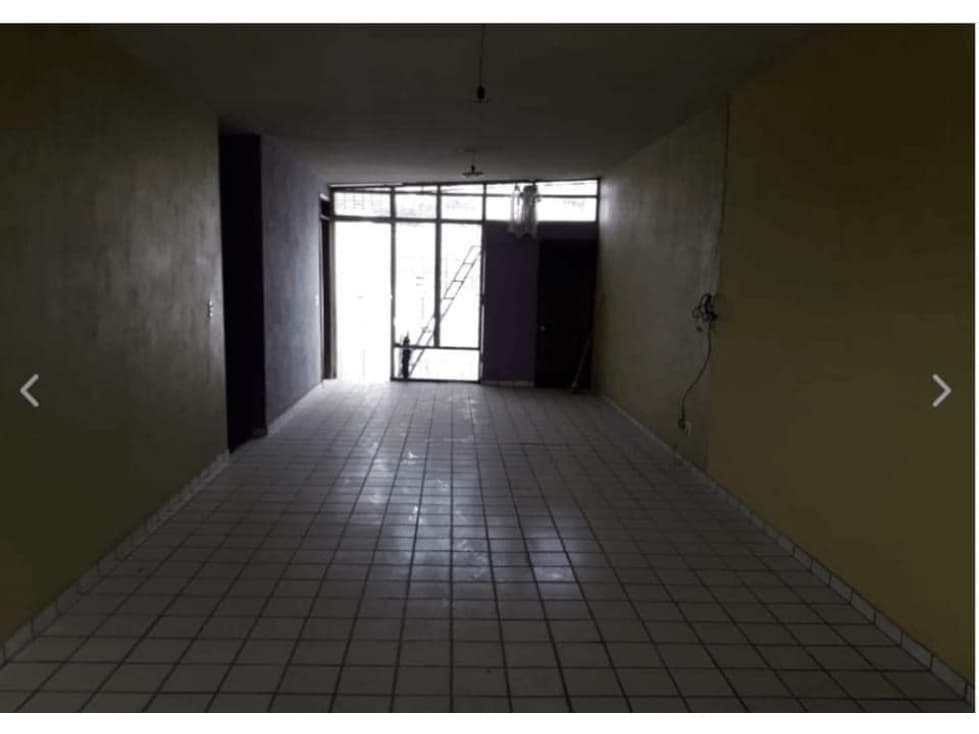 VENTA DE CASA CENTRICA DE 2 PLANTAS Y EN ESQUINA COLIMA — foto 3