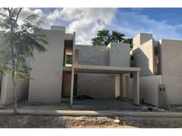 EXCLUSIVA CASA EN VENTA EN PLAYA DEL CARMEN A MINUTOS DEL MAR