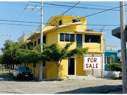 HERMOSA CASA EN VENTA DE 3 NIVELES COLIMA