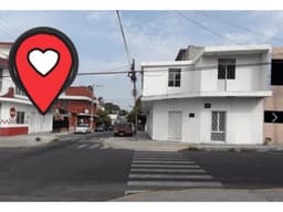 VENTA DE CASA CENTRICA DE 2 PLANTAS Y EN ESQUINA COLIMA