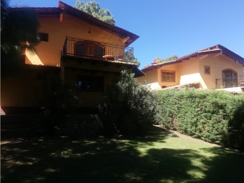 Hermosa cabaña rustica ubicada en el bosque — foto 2