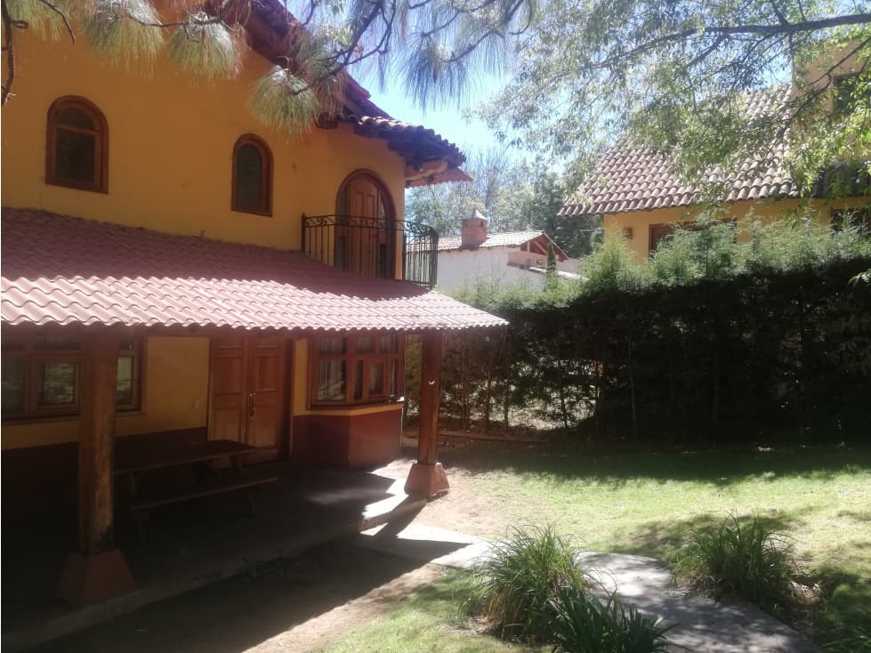Hermosa cabaña rustica ubicada en el bosque — foto 6