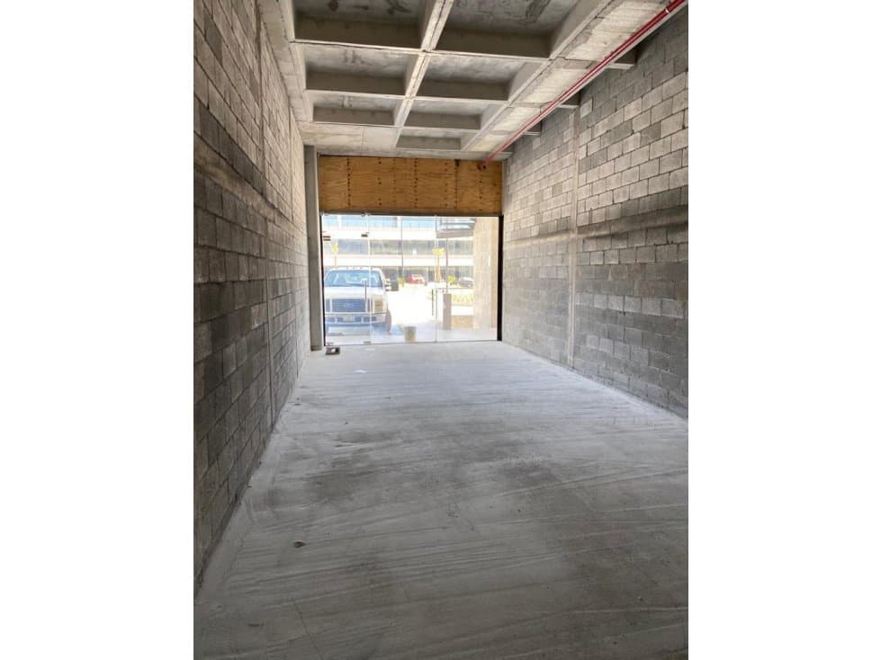 Local comercial en plaza santa Isabel — foto 4