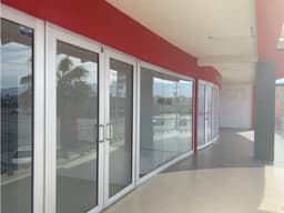 local comercial en planta alta en Plaza Roja sobre blvd Colosio