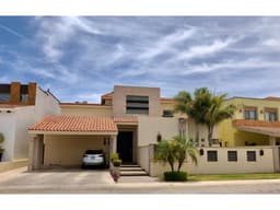 Casa en Venta Con Vista al Campo de Golf Los Lagos