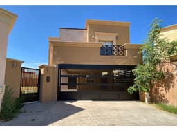 Casa en Venta con Terreno Excedente Frente al Parque, Hermosillo