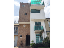 HDA DEL JARDIN 2 CASA AMPLIA MINIMALISTA EN PRIVADA