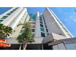 LINDO DEPARTAMENTO CON TERRAZA JURICA REGENCY CLUB