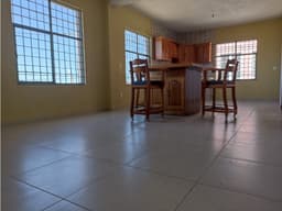 CASA EN RENTA CON DEPARTAMENTOS EN VIGUERA