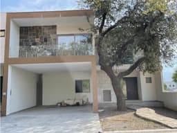 Venta de casa en Carretera Nacional, Fraccionamiento La Joya