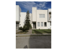 CASA EN COLINAS ALTOZANO SEMI NUEVA MORELIA