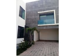 Casa sola con alberca en Recidencial San antonio Jiutepec Mor