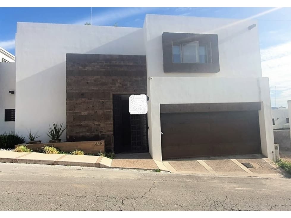 CASA EN VENTA CON ALBERCA CHIHUAHUA CERCANO SHOPING CENTERS — foto 1