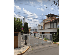 ADQUIERE INCREÍBLE CASA DE REMATE EN COYOACÁN CDMX