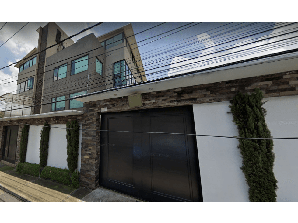 CASA EN REMATE DE LUJO EN LOMAS ALTAS — foto 1
