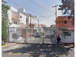 ¡EXCELENTE CASA PARA INVERSIÓN! Remate Bancario en PASEOS CHURUBUSCO