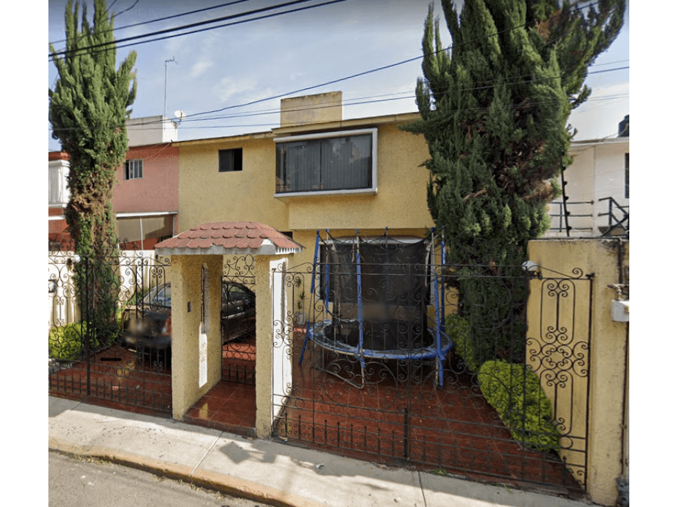 CASA EN VIVEROS DE LAS LOMAS — foto 1