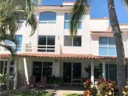 HERMOSA CASA EN PLAYA DIAMANTE