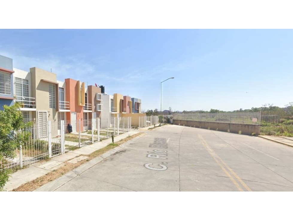 EXCELENTE CASA EN PARQUES DE TESISTAN — foto 2
