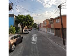 EXCELENTE CASA DE ENTREGA INMEDIATA REMATE BANCARIO en C. MEMBRILLO