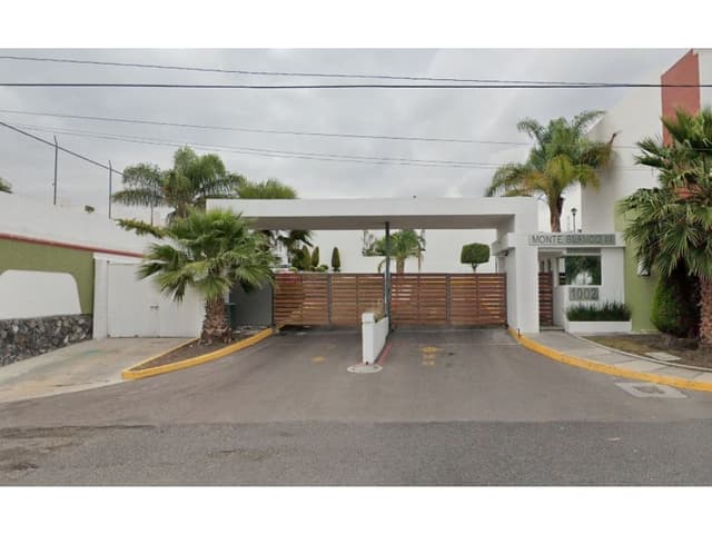 CASA EN FRACCIONAMIENTO MONTE BLANCO III