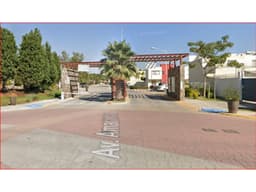 Gran Oportunidad! Hermosa y amplia CASA en Remate, Zapopan,Jal