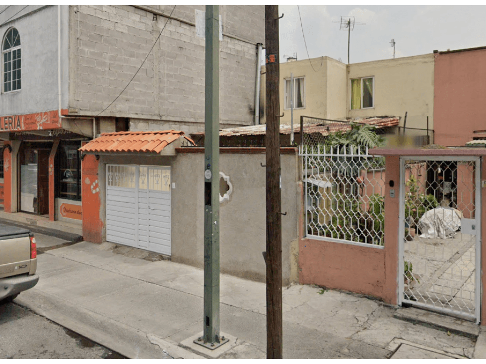CASA EN REMATE — foto 2