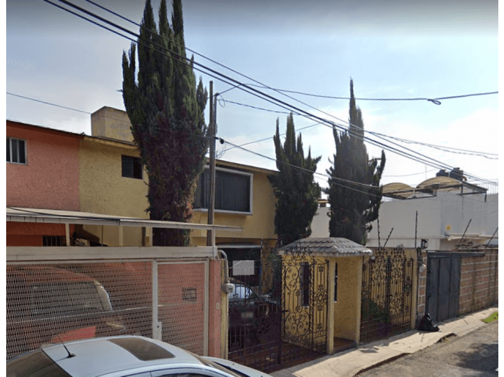 CASA EN VIVEROS DE LAS LOMAS — foto 2