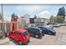 ¡CASA EN LOMAS VERDES!  BRL