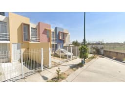 EXCELENTE CASA EN PARQUES DE TESISTAN