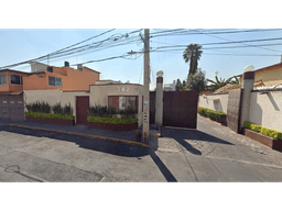 VENTA CASA LOMAS ESTRELLA CALLE CINEMATOGRAFISTAS
