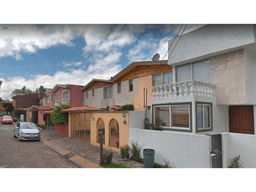 ¡CASA EN LOMAS DE LA FUENTE! ORO
