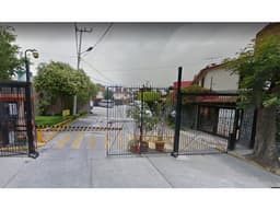 CASA EN REMATE BANCARIO EN CIUDAD SATELITE NAUCALPAN DE JUAREZ EDOMEX
