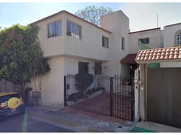 CASA EN 4TA SECCION DE LOMAS VERDES