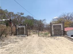 Casa campestre en obra gris en Berriozabal