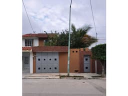 Casa en Terán, muy cerca de Blvd. Belisario Dguez.
