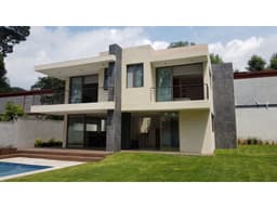 CASA EN RENTA EN EL CENTRO DE AVÁNDARO