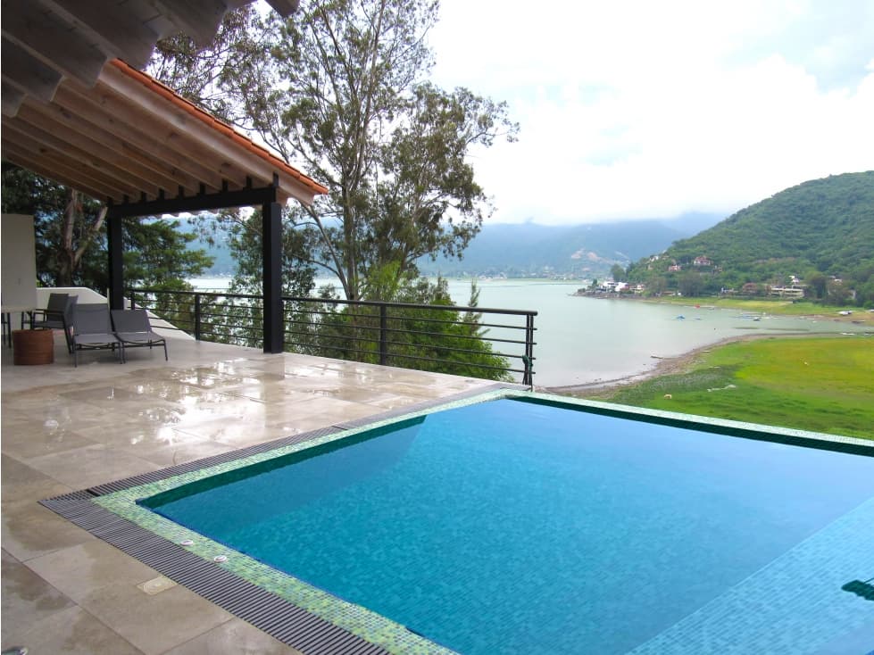 CASA CON VISTA AL LAGO EN LA PEÑA — foto 3