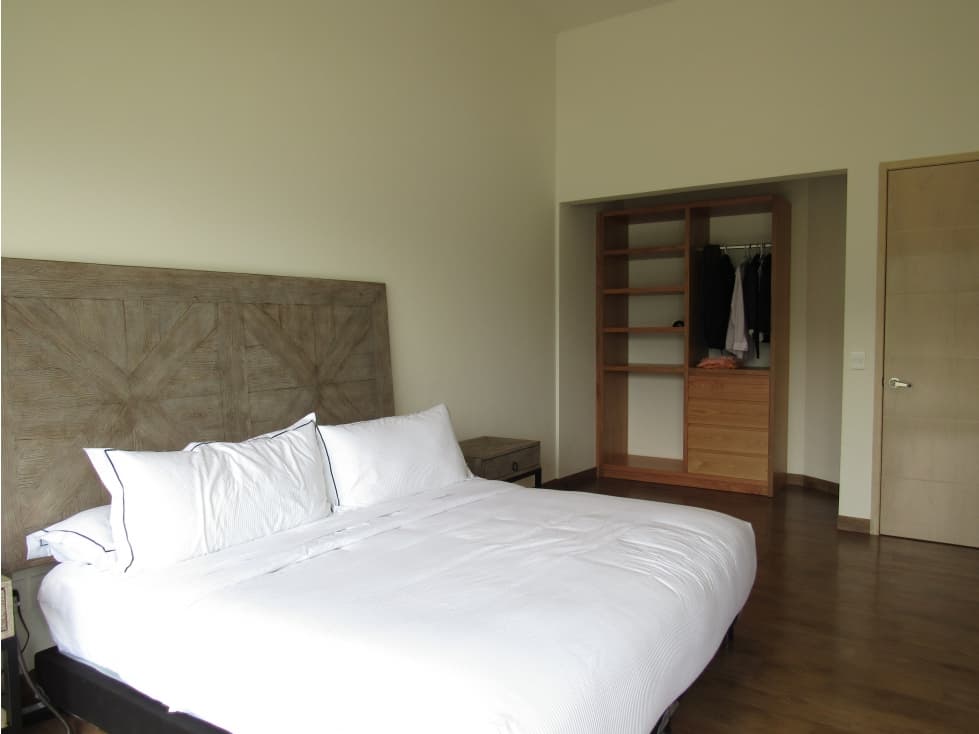 CASA CON VISTA AL LAGO EN LA PEÑA — foto 2
