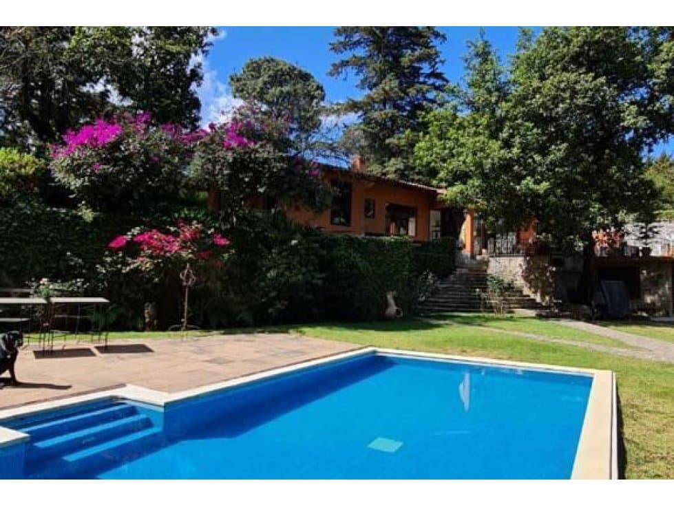 LINDA CASA CON JARDIN EN AVANDARO — foto 1