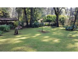 CASA EN AVANDARO CON AMPLIO JARDIN