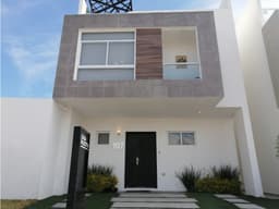 CASA EN VENTA CON ROOF GARDEN PLUS EN ZIBATA QUERETARO GAA