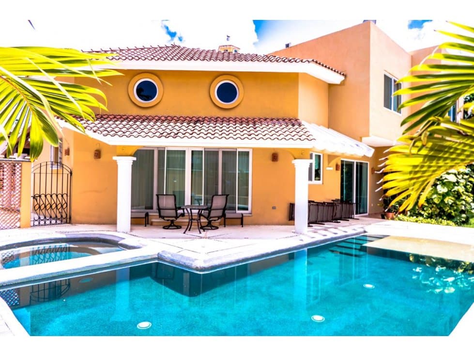 RESIDENCIA EN VENTA O RENTA SM 17 — foto 1