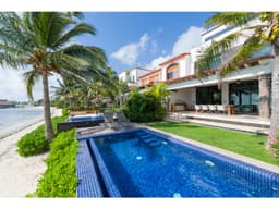 Espectacular Casa en Venta frente al Mar