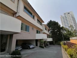 Casa en Venta en Cerrada Fracc Villa Florence 21-3198 CR